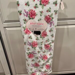 Betsey Johnson Pink Floral Roses Throw Blanket Spring Easter Mother’s Day